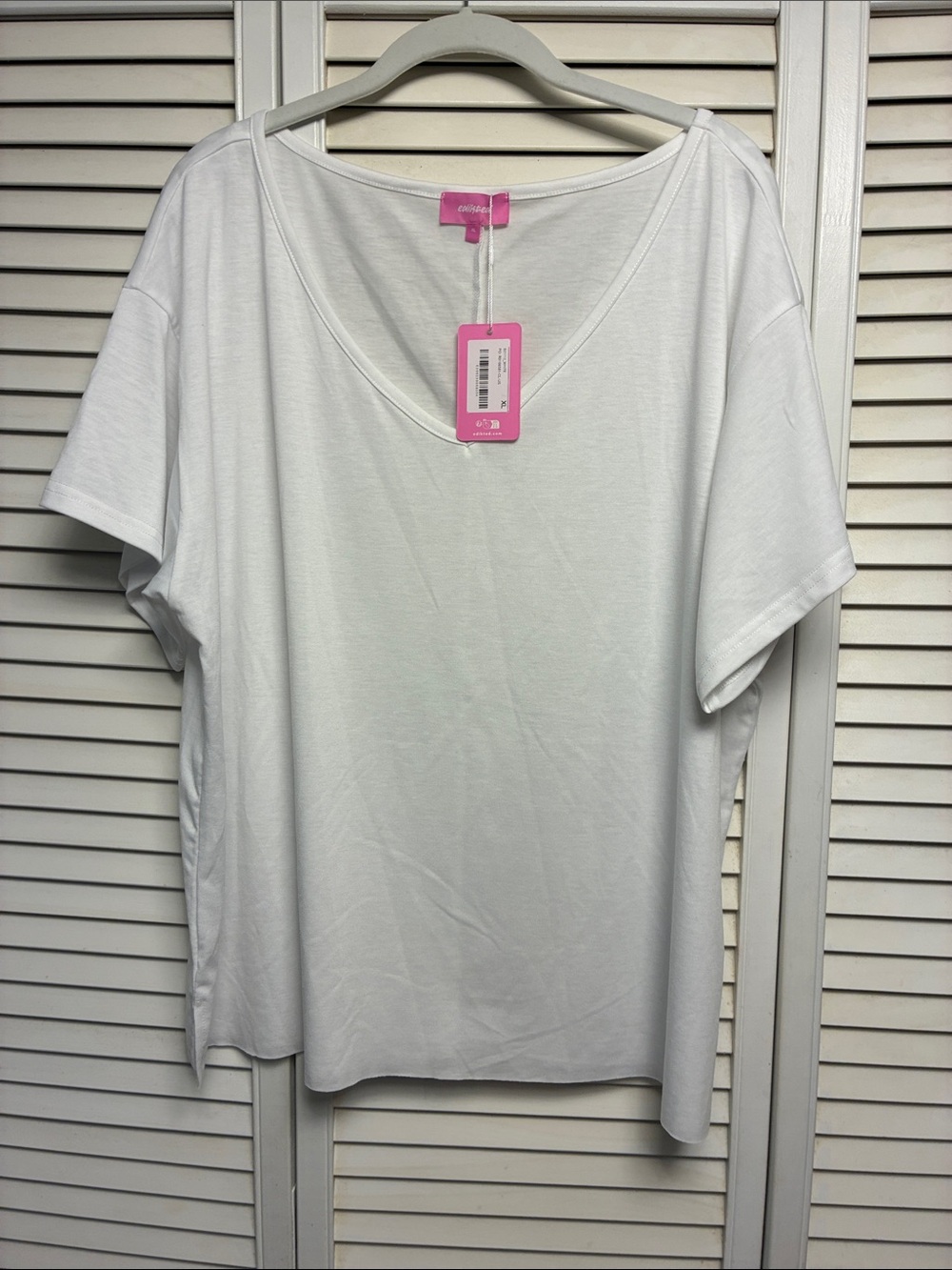 Edikted White V-Neck Short Sleeve Tee